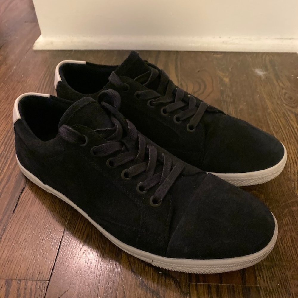 Kenneth Cole Navy Suede Low Top Sneakers
